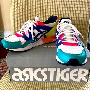 🧡💚💛💜Men Sneaker gently worn, nice colors.These are the Gel- Lyte V Asics